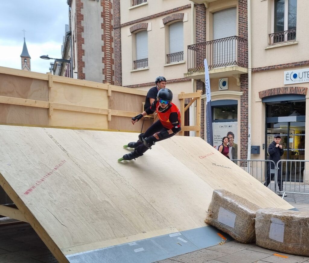 Poland skate cross team sponsor supporting athletes during race heat