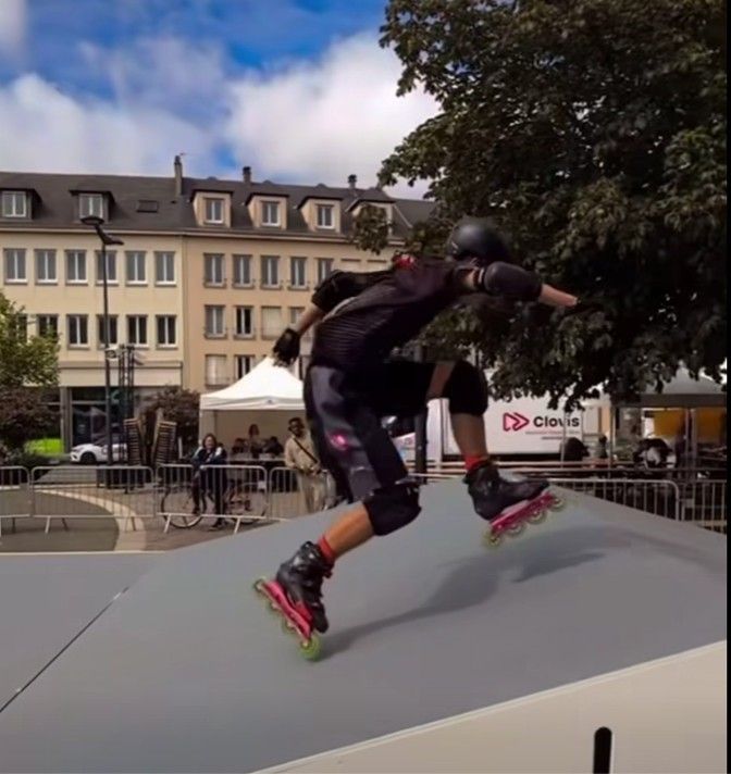 Poland skate cross team sponsor supporting athletes during race heat