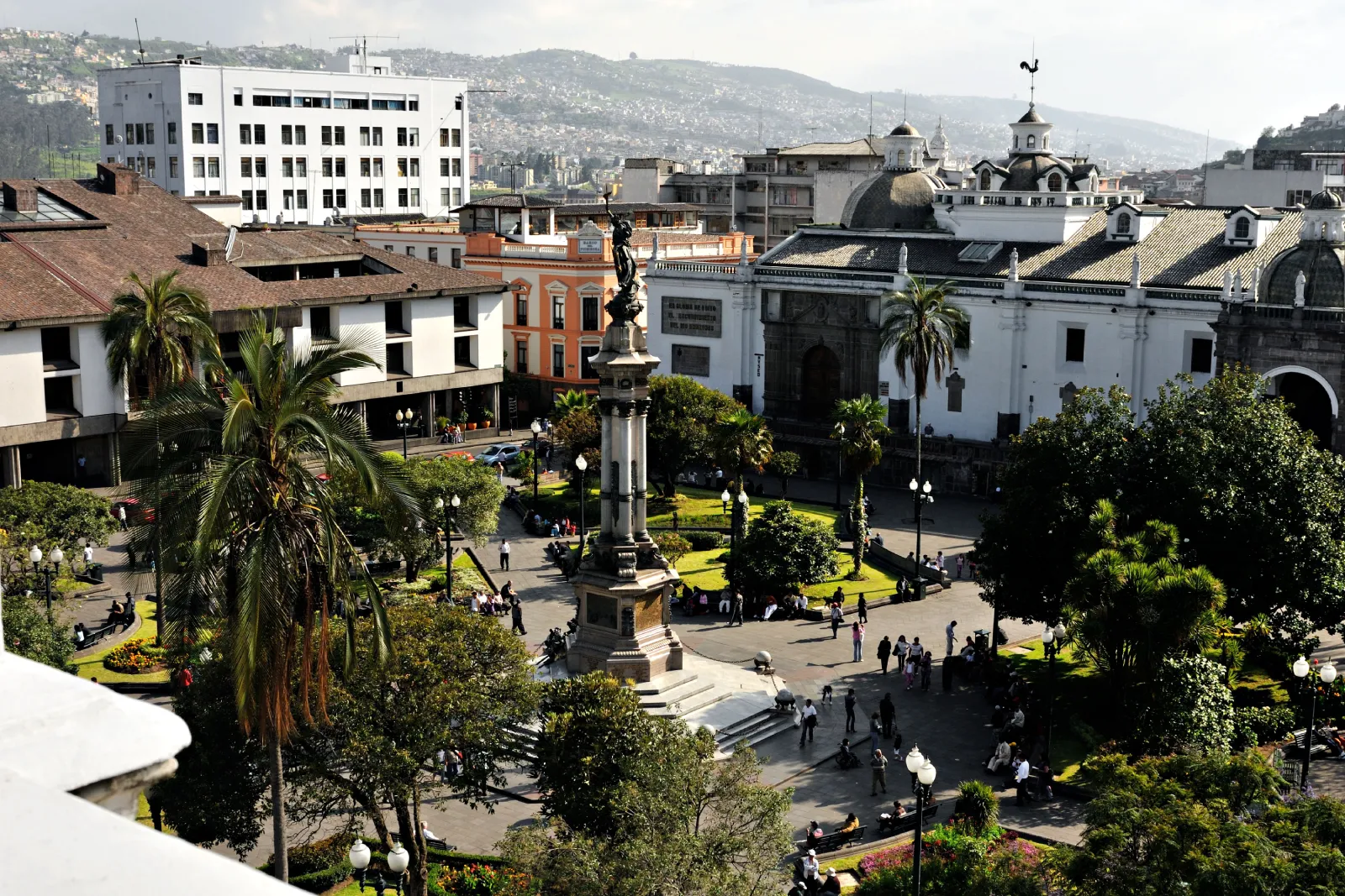 La Plaza Grande y el Monumento a la Independencia en Quito, Ecuador