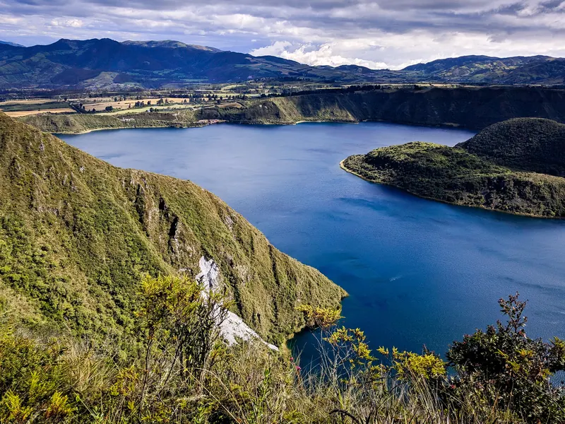 La laguna del cráter de Cuicocha, en Ecuador
