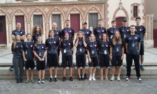 Poland skate cross team sponsor with coaching staff huddle