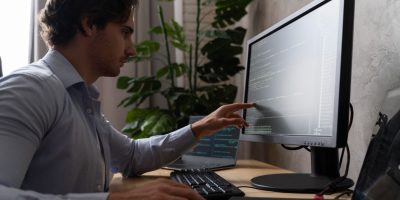 IT professional reviewing financial compliance and tax reporting systems for French regulatory requirements.