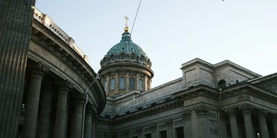 Government building representing public sector electronic invoicing and digital compliance in Bulgaria.