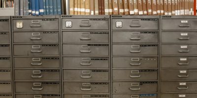 Document archive folders representing SII VAT data archiving and compliance regulations in Spain